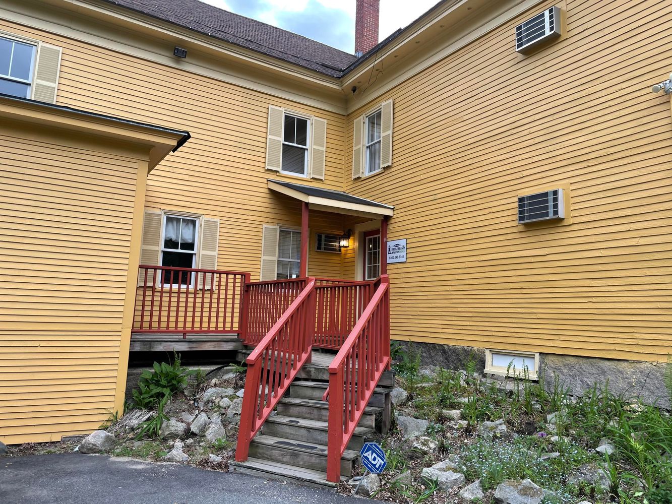 82 Main St, Bridgton, ME 04009